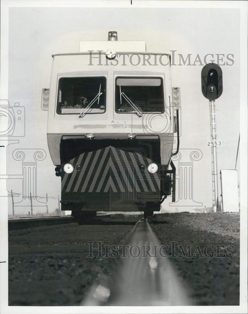 1975 Press Photo Car Used to Inspect Tracks for Union Pacific R.R. - Historic Images