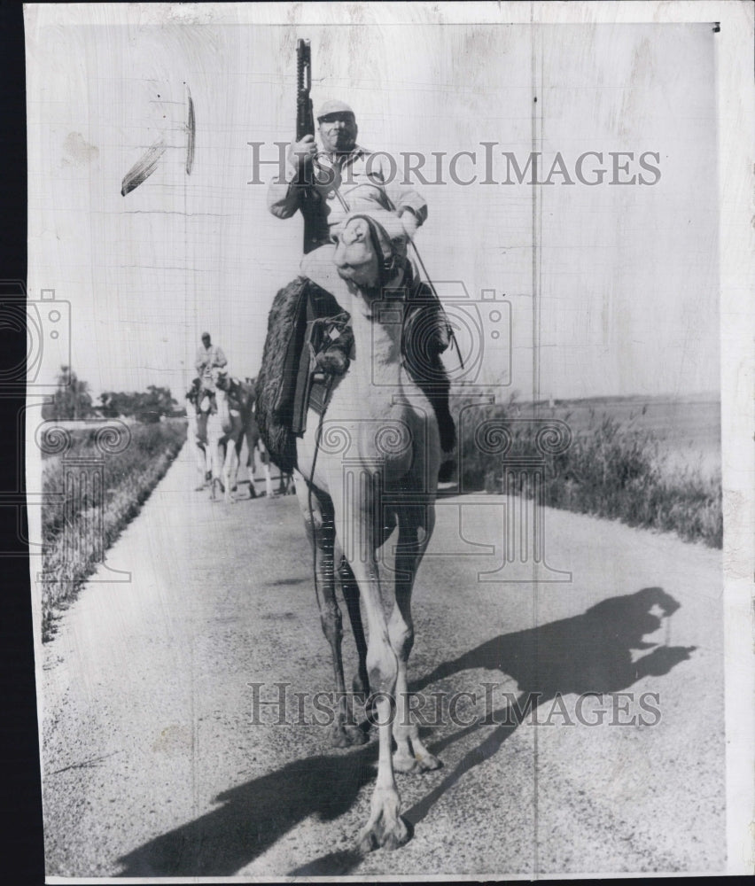 1956 Press Photo Egyptian Policeman Patrols Suez Canal - Historic Images