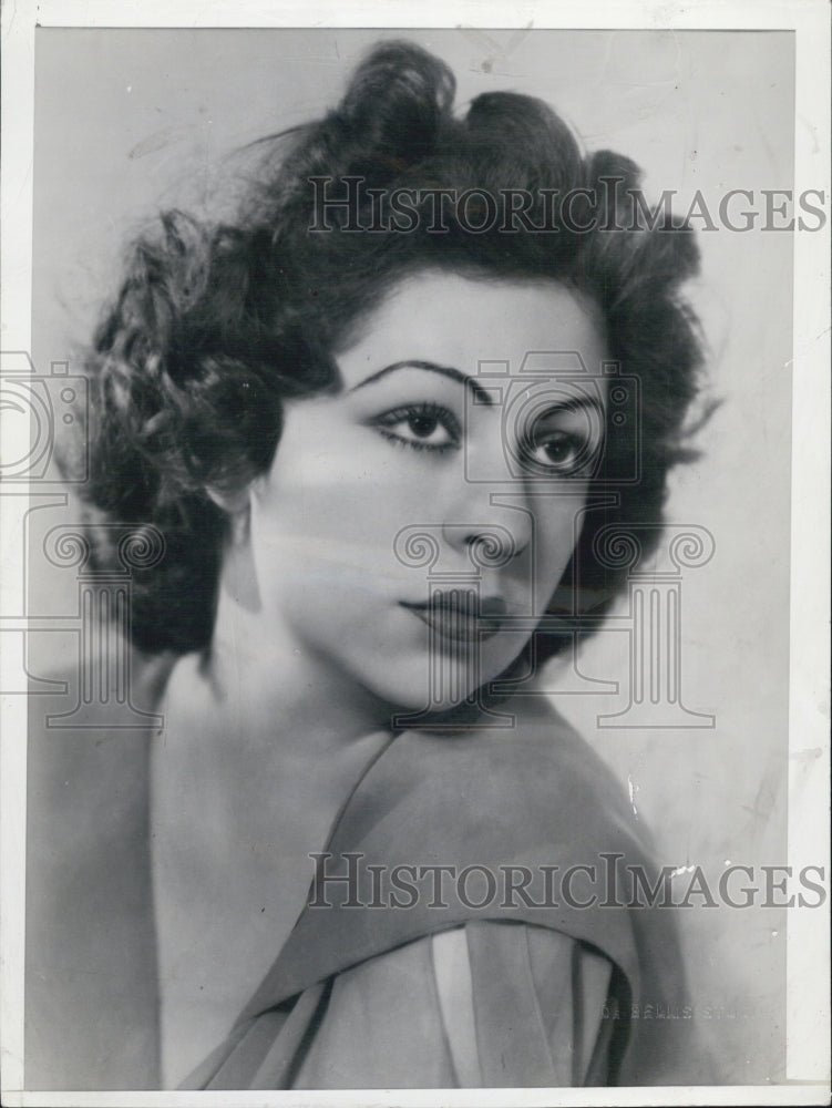1940 Press Photo Entertainer, Roxanne at Harvard - Historic Images