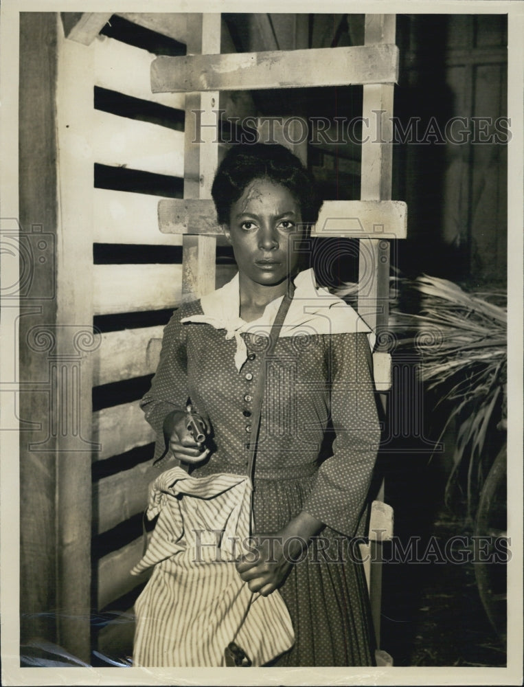 Press Photo Actress Ruby Dee as Dr Bianca Pearsonin &quot;D.H.O.&quot; - Historic Images