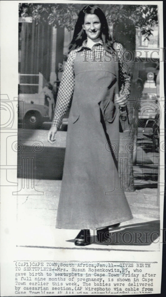 1971 Press Photo Cape Town S Africa Woman Gives Birth To Sextuplets Shown Pregnt - Historic Images