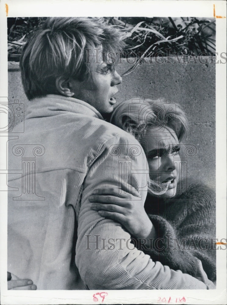 1970 Press Photo Troy Donahue &amp; Joey Heatherton in &quot;My Blood Runs Cold&quot; - Historic Images