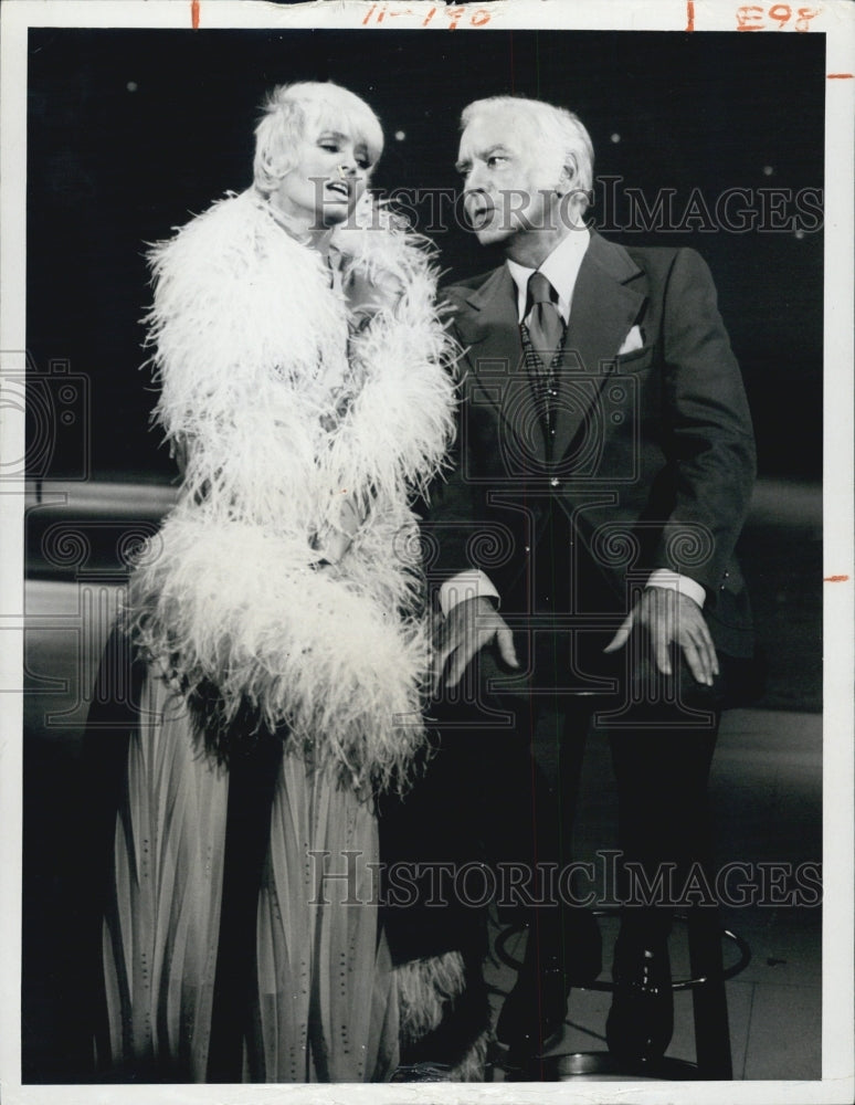 1975 Press Photo Joey Heatherton & Ray Heathrton in "Joey & Dad" - Historic Images