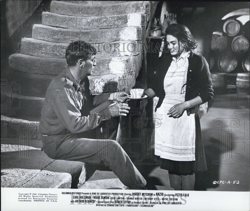 1968 Press Photo Robert Mitchum and Annabella Andreoli in &quot;Anzio&quot; - Historic Images