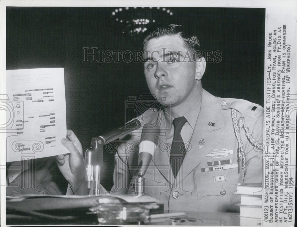 1954 Press Photo Lt John Bruce Major General Cornelius Ryan's Aide Testifying - Historic Images