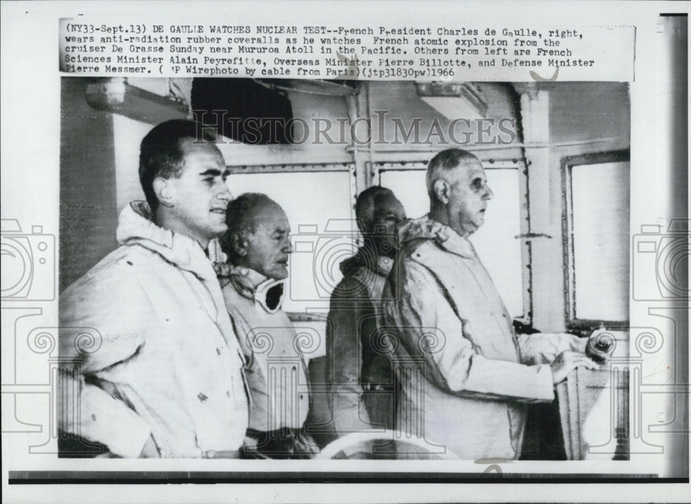 1966 Press Photo Charles de Gaulle, Watches Atomic Bomb From Ship - Historic Images