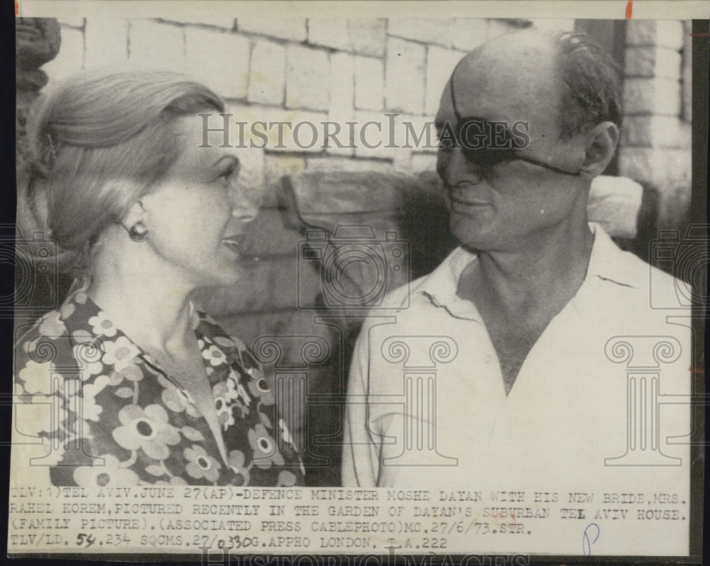 1973 Press Photo Israel Defense Minister Moshe Dayan,New Bride Mrs Rahel Korem - Historic Images