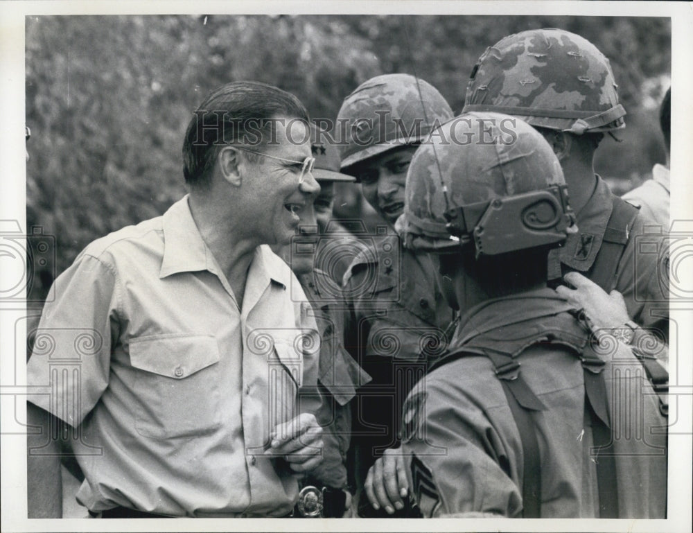 1968 Press Photo Secretary od Defense Robert McNamara near Long Truong field - Historic Images