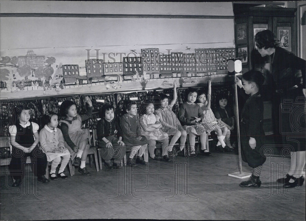 1945 Press Photo Kindergarten Class During School Play While Learning Lessons - Historic Images