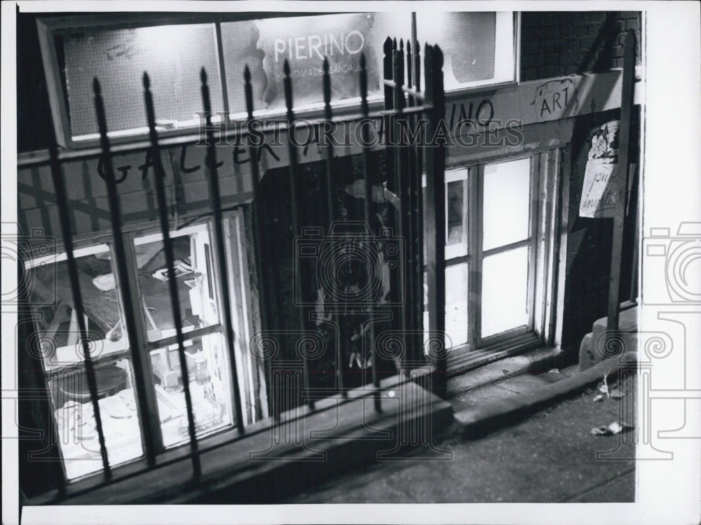 1955 Press Photo Pierings Art Shop In Greenwhich Village New York City - Historic Images