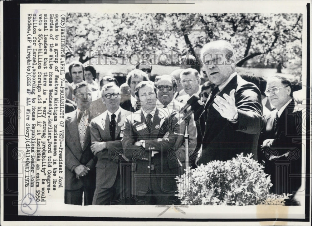 1976 Press Photo President Gerald Ford Speaking to Western Michigan Businessmen - Historic Images