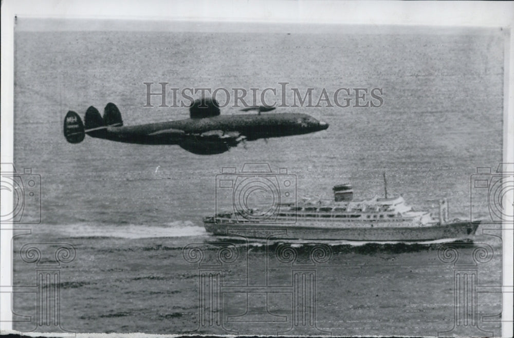 1961 Press Photo US Navy Patrol Plane Keeps Watch Over Santa Maria Off Coast of - Historic Images