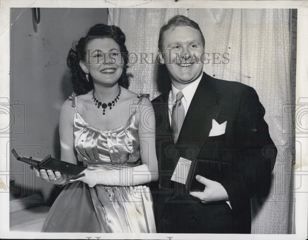 1949 Press Photo Lois Hunt And Denis Harbour Win Opera Auditions - Historic Images