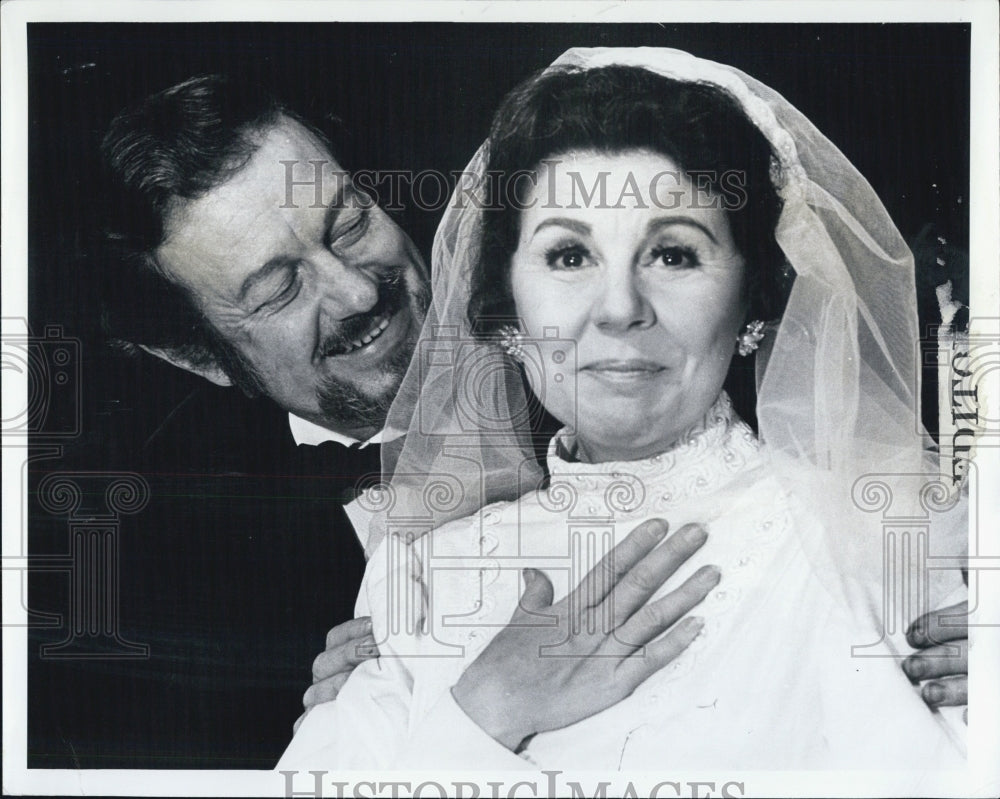Press Photo Earl Wrightson and Lois Hunt in the Musical I Do I Do - Historic Images