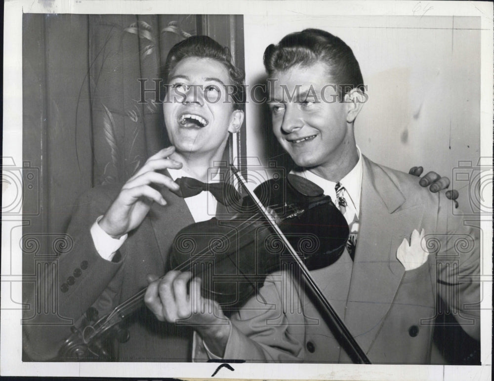 1947 Press Photo Violinist Johnny Long and Orchestra with Vocalist Gene Williams - Historic Images