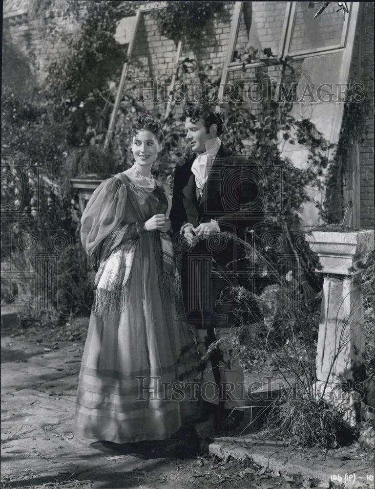 1949 Press Photo English Stars Valerie Hobson and John Mills - Historic Images