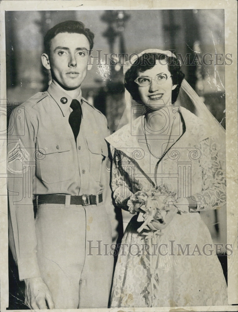 1952 Press Photo Sgt Joseph Cushman Jr &amp; His Bride Mary Jane Carney - Historic Images