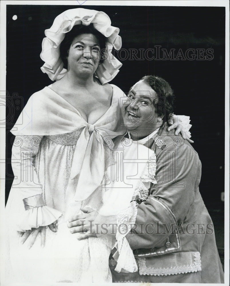 1966 Press Photo Actor Charles Dicken and actress Joan Kaplan. - Historic Images