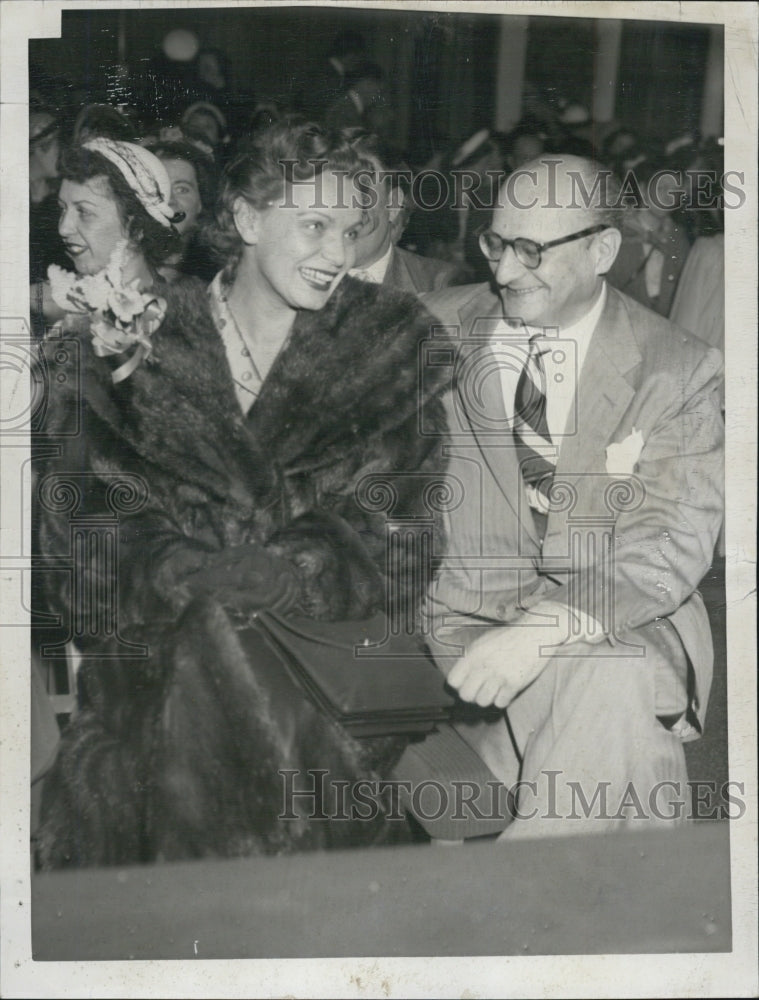 1950 Press Photo Singer Jane Dickens &amp; United Cerebral Palsey Association Pres. - Historic Images