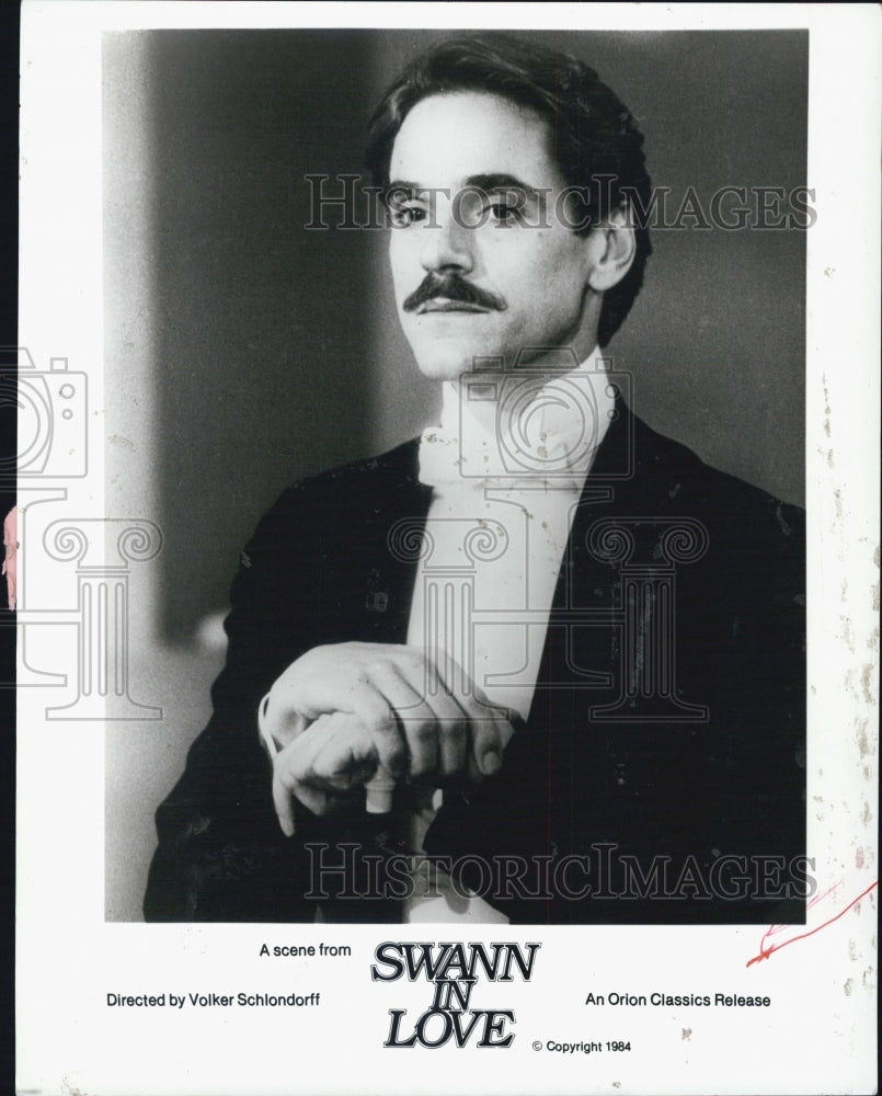 1984 Press Photo Jeremy Irons in &quot;Swann in Love&quot; - Historic Images