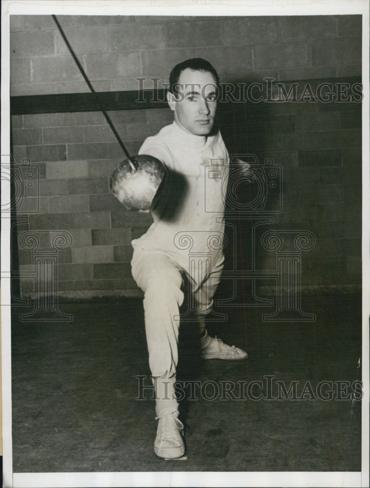 1948 Press Photo George Armstrong III member of Michigan State College Fencing - Historic Images