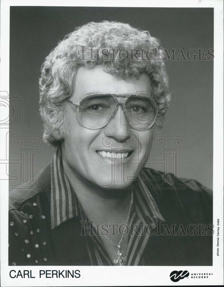 Press Photo Musician Carl Perkins posing for photo - Historic Images