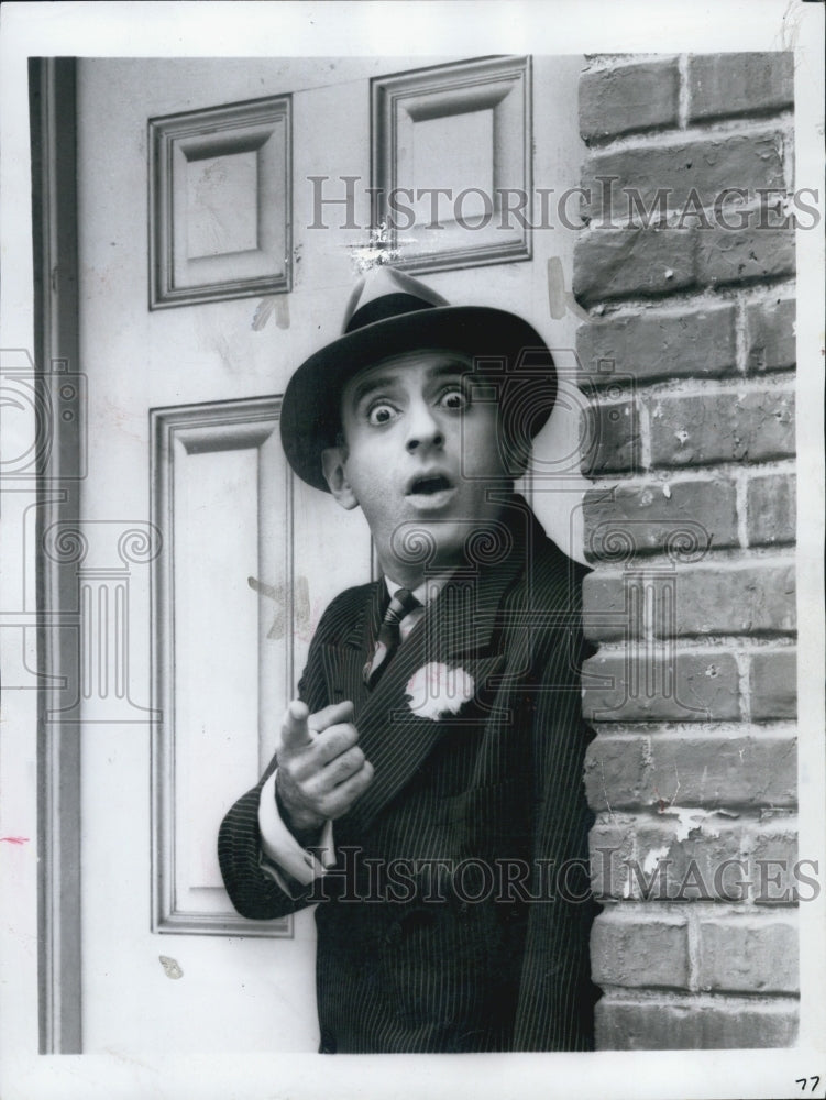 1971 Press Photo Actor Jamie Farr In The Chicago Teddy Bears - Historic Images