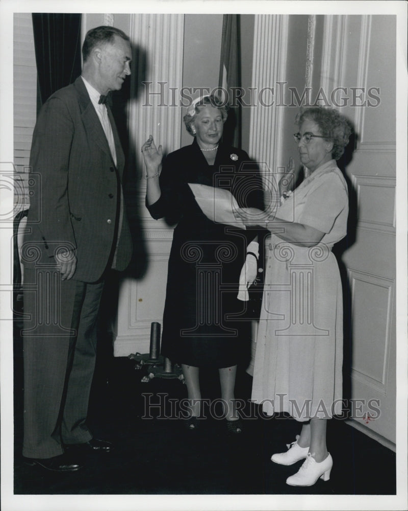 1955 Press Photo Mrs. Elizabeth Cusack Takes Oath of Office of Alternate US Rep. - Historic Images