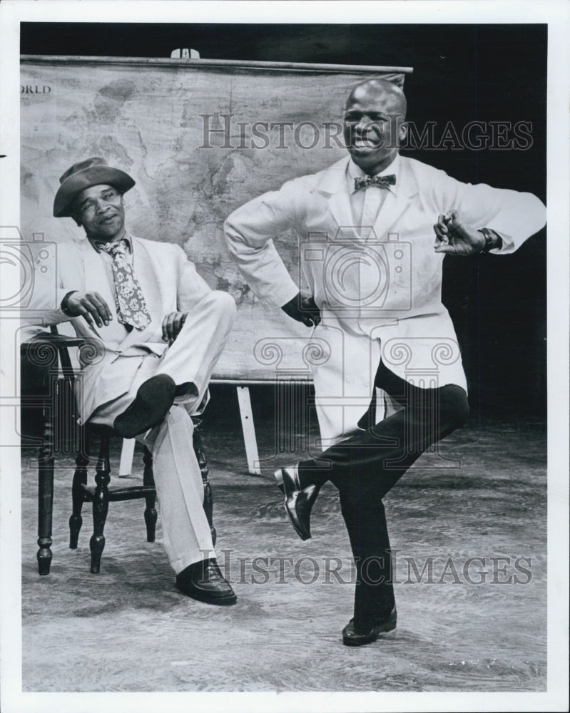1975 Press Photo Actor John Kani & Winston Ntshona Om Sizwe Banzi - Historic Images