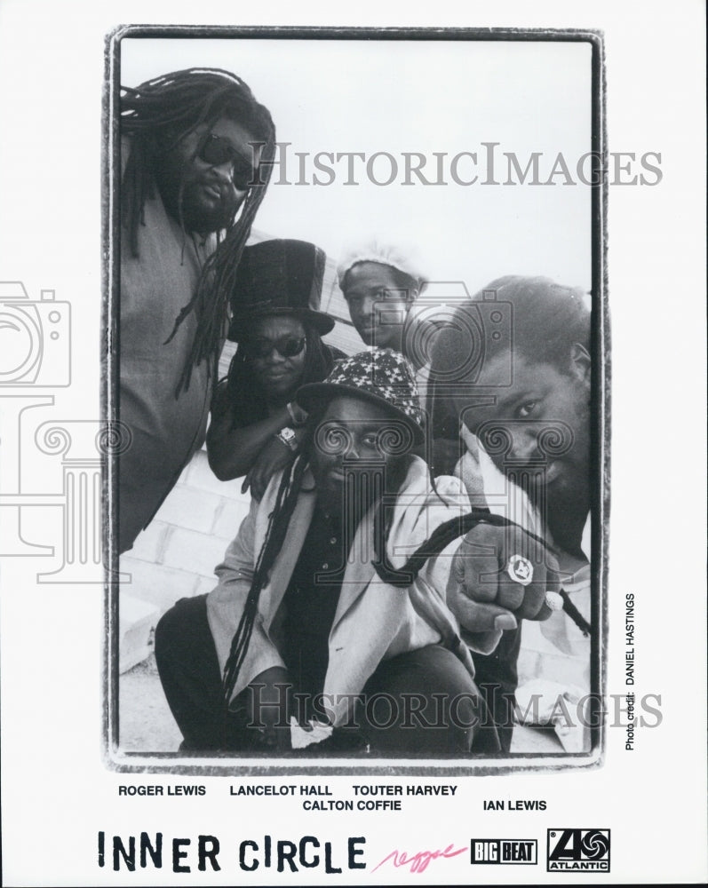 Press Photo Musical Group Inner Circle posing for photo - Historic Images