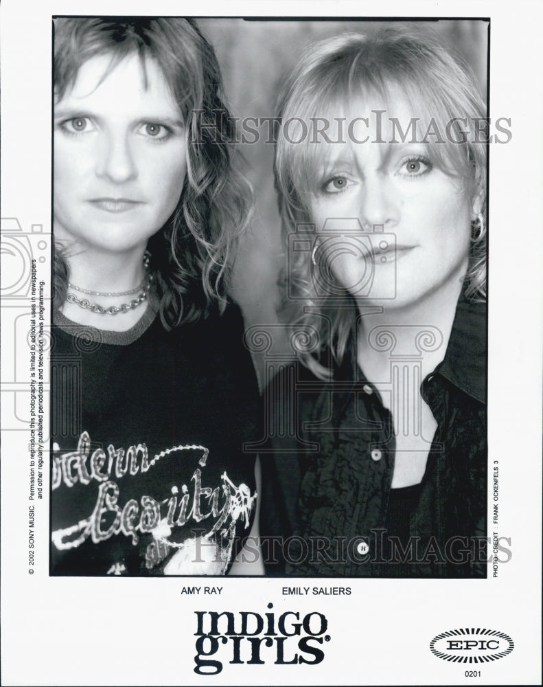 2002 Press Photo Folk Singers Amy Ray and Emily Saliers: The Indigo Girls - Historic Images