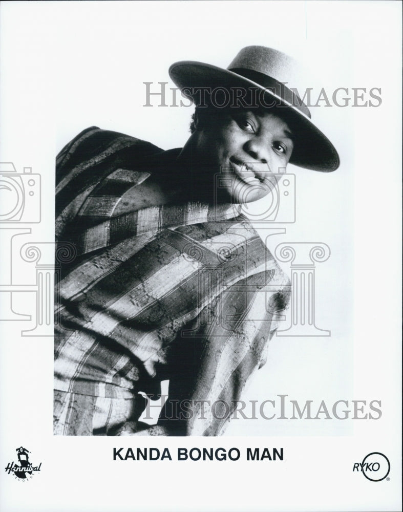 2003 Press Photo Performer Kanda Bongo Man on stage - Historic Images