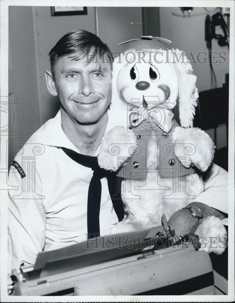 Press Photo Actor Bob Sorrells in &quot;Ensign O&#39;Toole&quot; - Historic Images