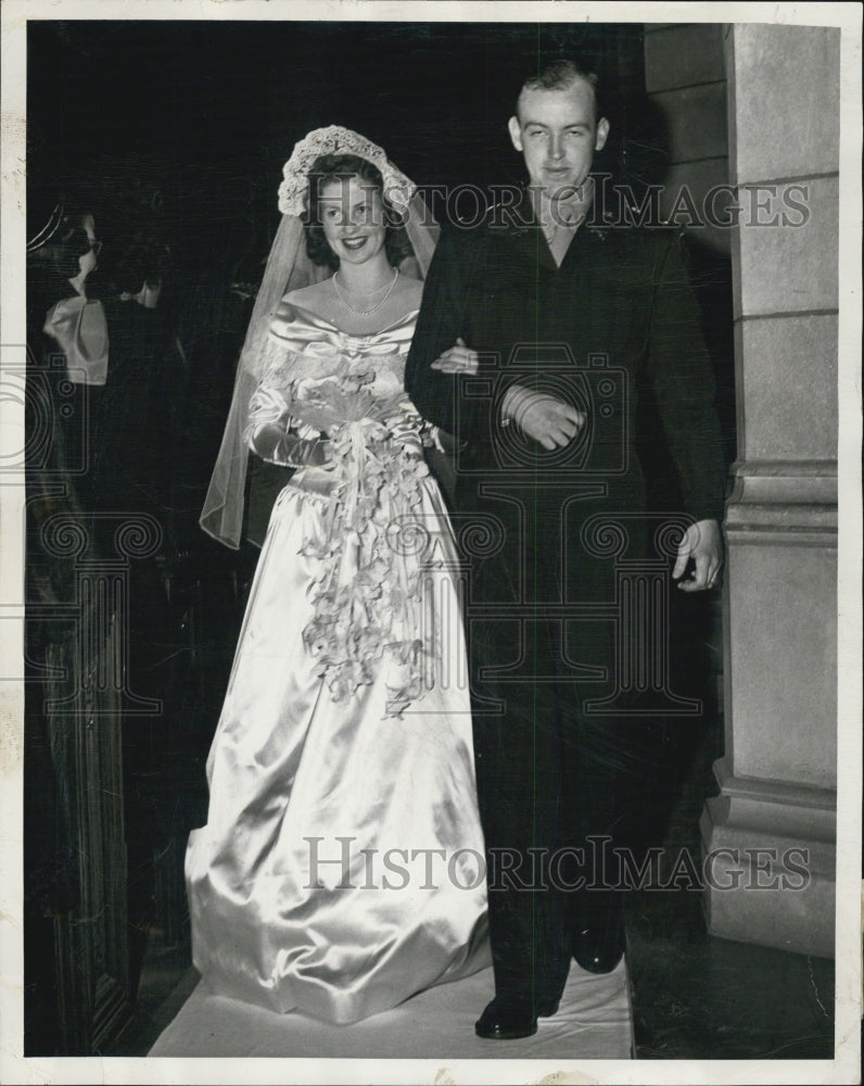 1948 Press Photo Lt and Mrs Leslie at their wedding - Historic Images