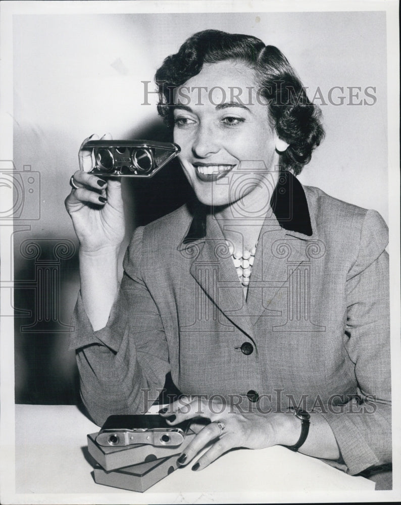 1959 Press Photo Talking Teen Columnist,Emily Macy - Historic Images