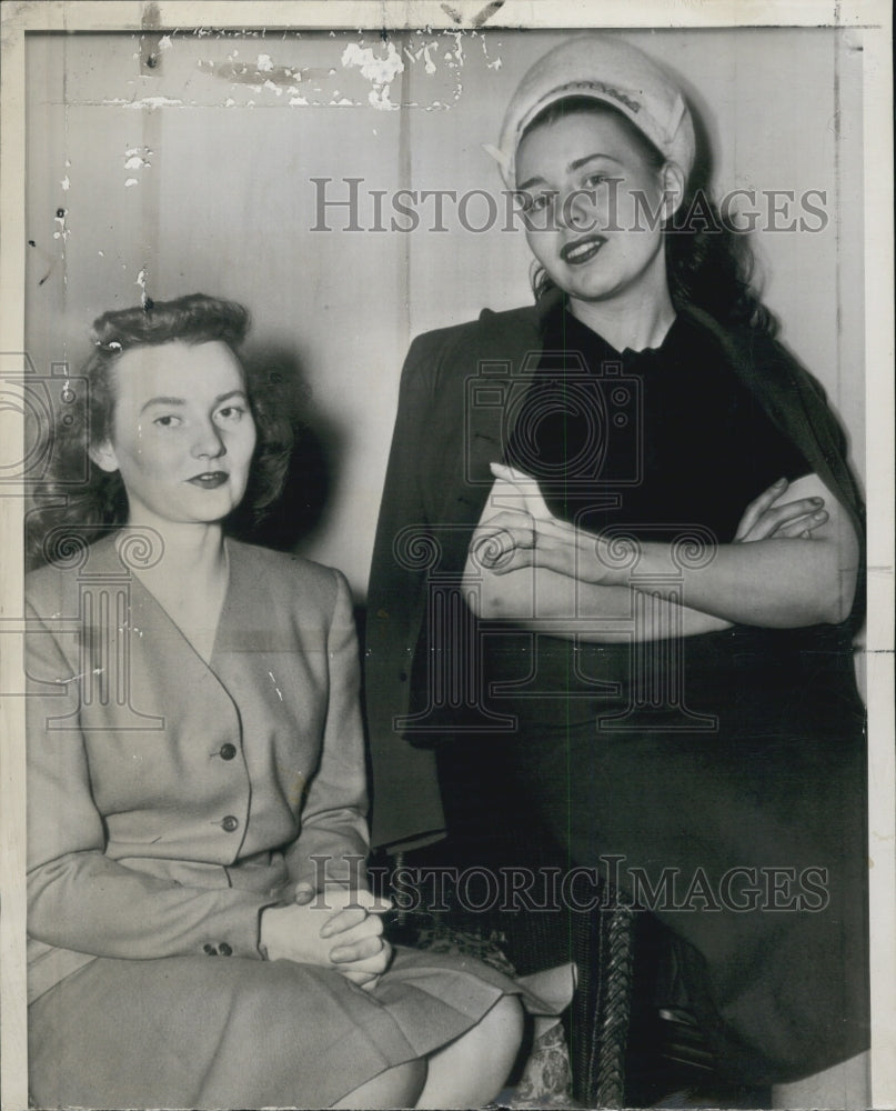 1945 Press Photo Betty mackey & Kathleen Conricode,arrested - Historic Images