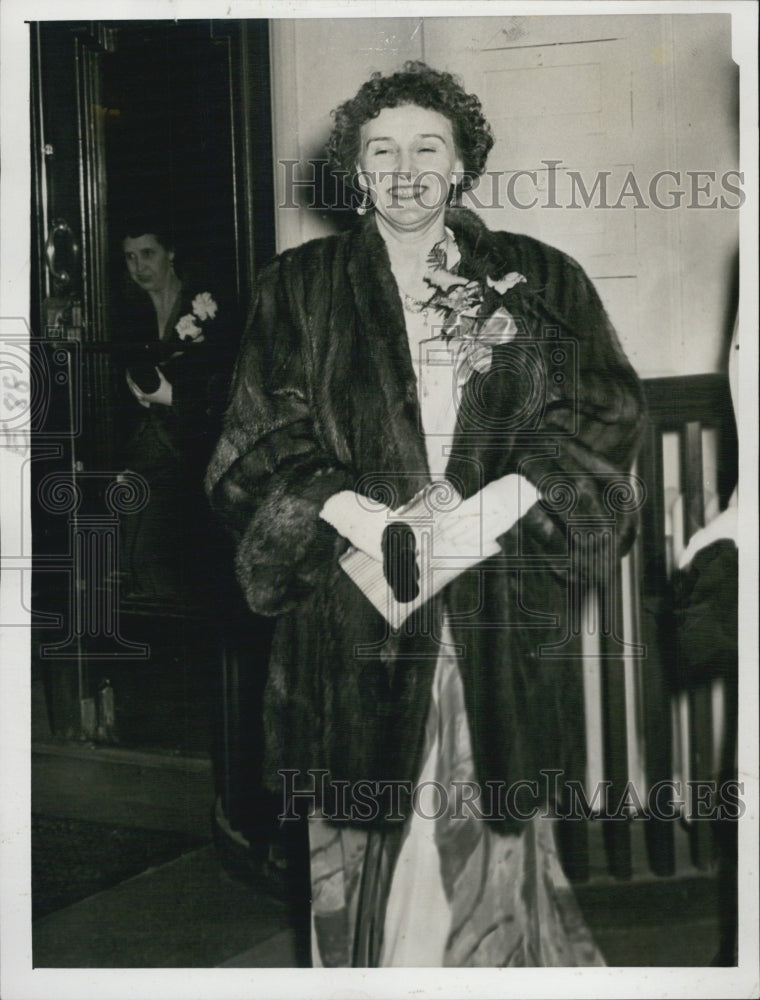 1946 Press Photo Mrs Charles Toppan of Boston at Opera House - Historic Images