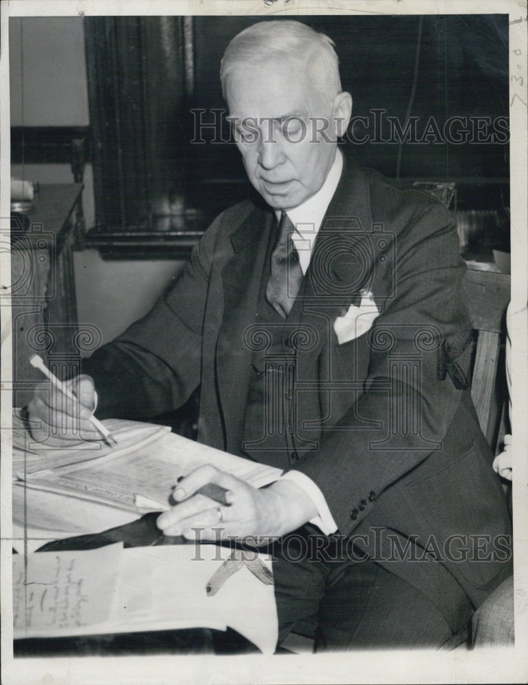 1947 Press Photo Clement J. Schwener the man in the picture - Historic Images