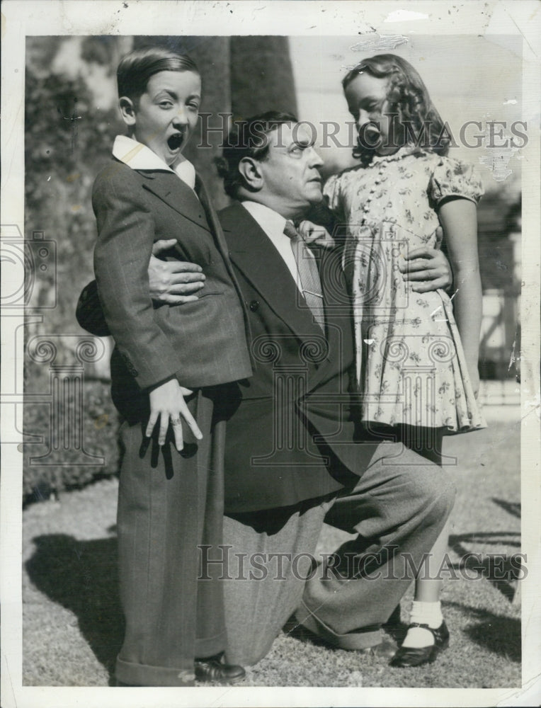 1939 Press Photo Carol Ann &amp; Wallace Beery &amp; young Bobby Hawkins show in the pic - Historic Images