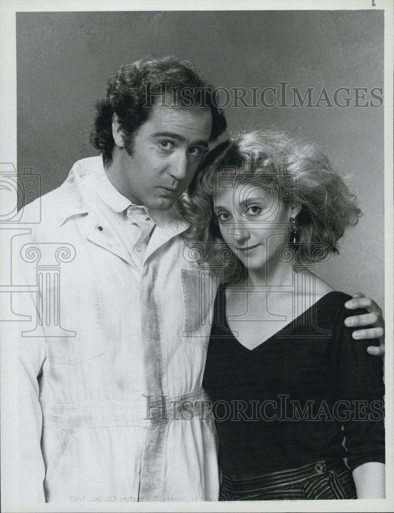 1982 Press Photo Andy Kaufman & Carol Kane star in "Taxi" - Historic Images