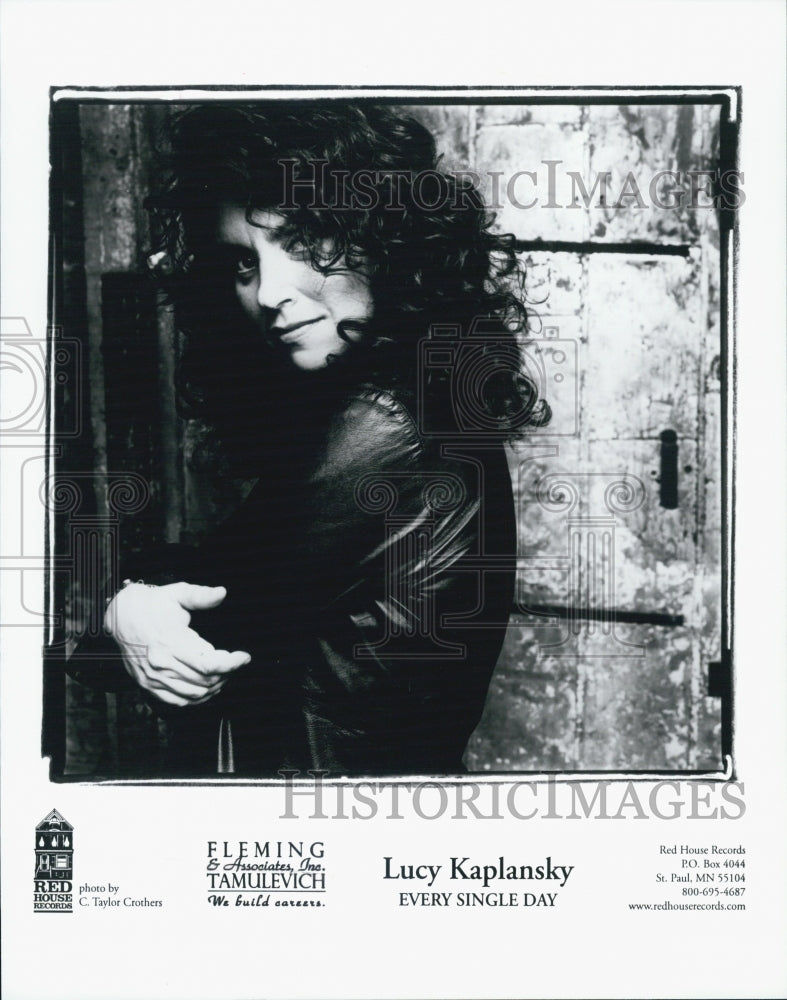 2002 Press Photo Lucy Kaplansky American folk musician based in New York City. - Historic Images