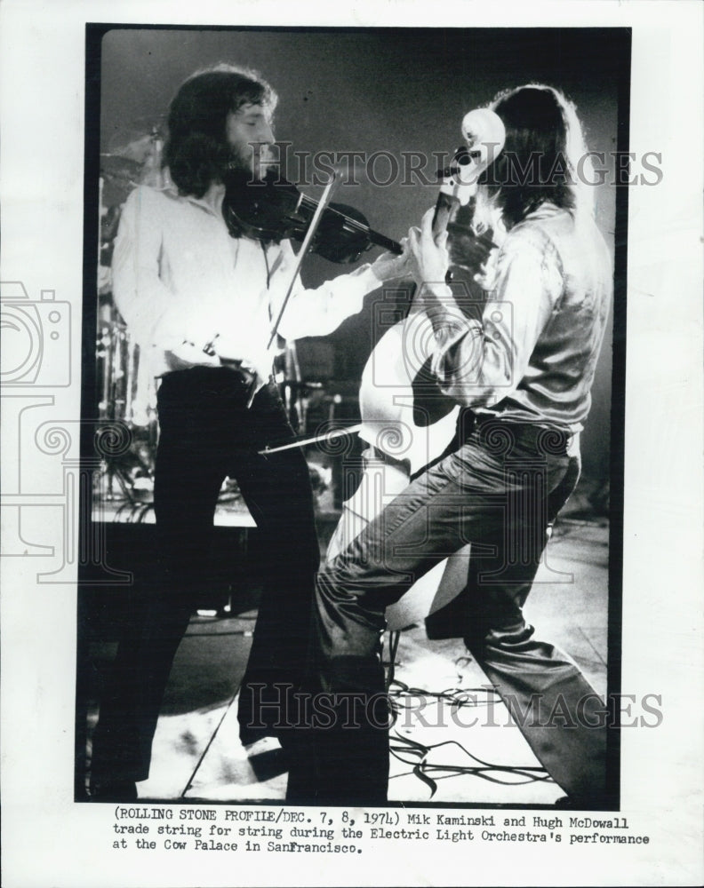 1974 Press Photo Musicians Mik Kaminski &amp; Hugh McDowall - Historic Images