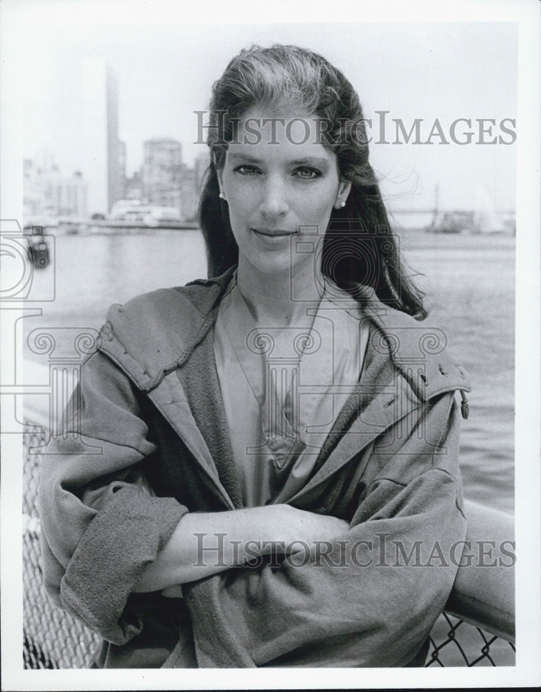 Press Photo Actress Patricia Kalember on the coast - Historic Images