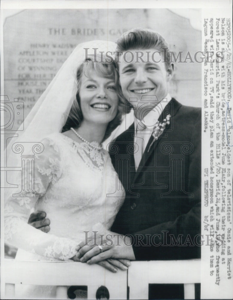 1961 Press Photo David Nelson Eldest Son Of Ozzie And Harriet With Bride June - Historic Images