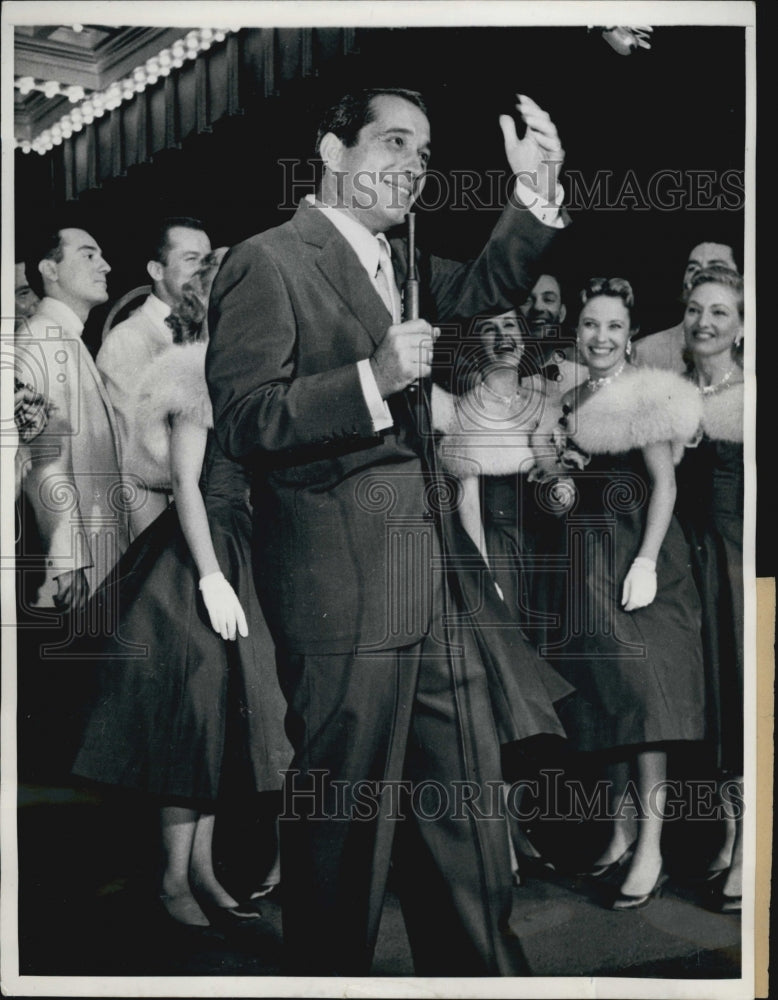 1957 Press Photo Singer Perry Como - Historic Images