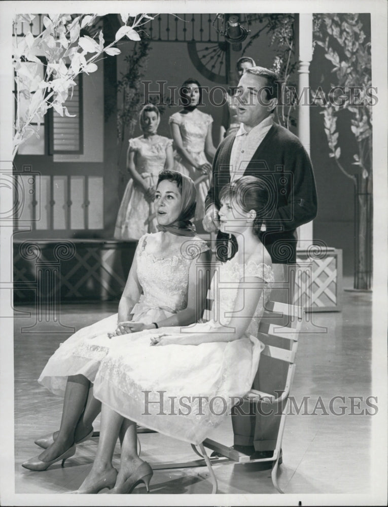 Press Photo Perry Como in &quot;Perry Como&#39;s Kraft Music Hall&quot; - Historic Images