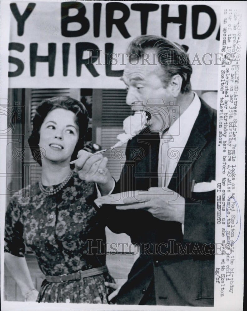 1963 Press Photo Actress Shirley Temple Red Skelton Show Birthday Party Cake - Historic Images