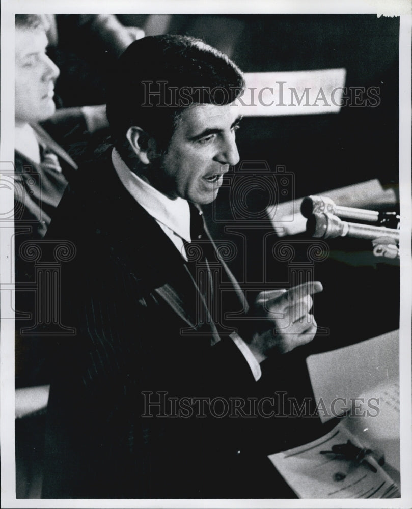 1977 Press Photo Sen Joseph C DiCarlo speaking to Mass Senate at State Hoouse - Historic Images