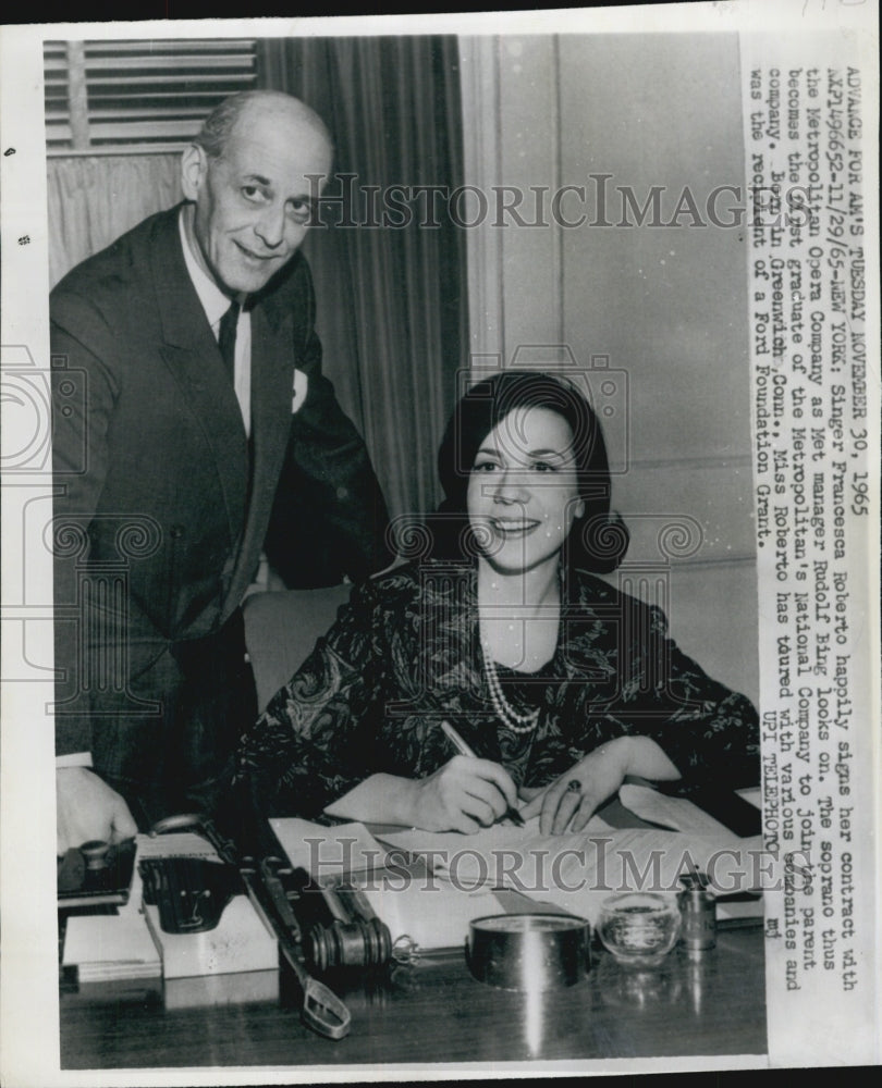 1965 Press Photo Opera Singer Francesca Roberto contract with Metropolitan Opera - Historic Images