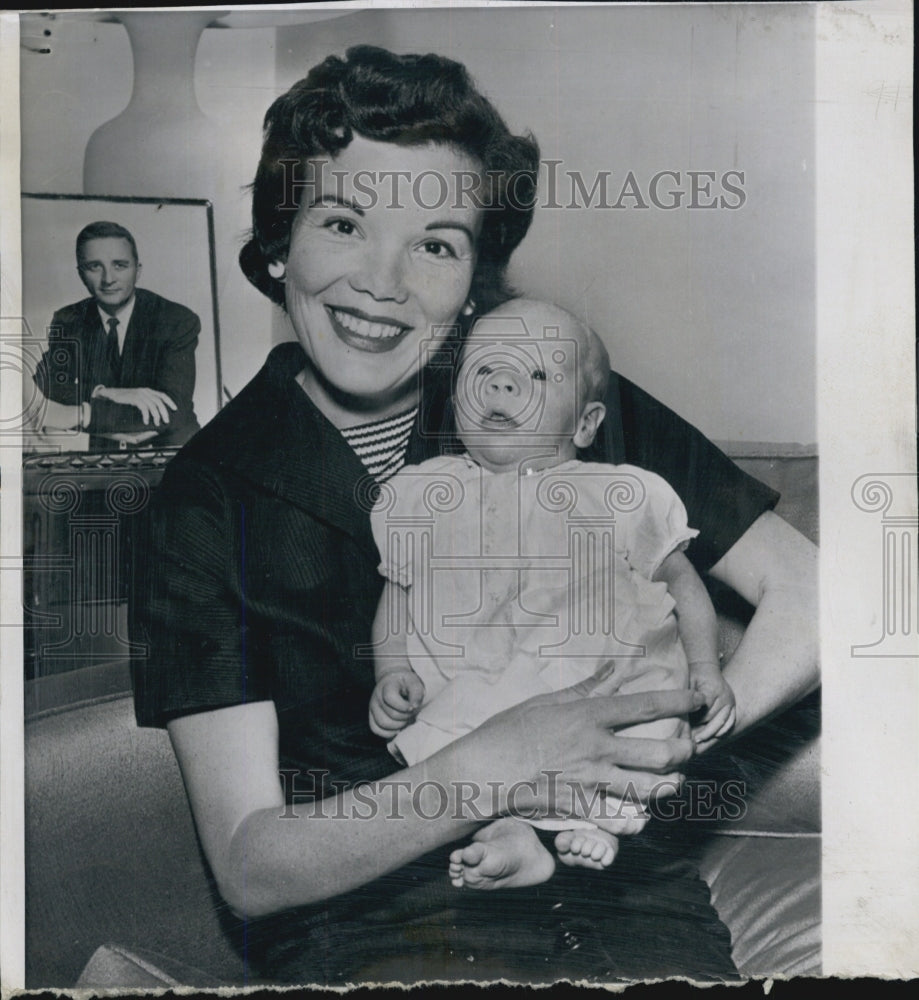 1958 Press Photo Actress Nanette Fabray Presents Her New Baby - Historic Images